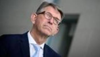 Debatte über Ludwig-Erhard-Gipfel: Opposition fordert von Weimer Aufklärung zu Beteiligung an Unternehmen