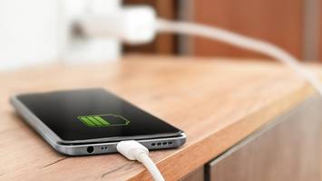 smartphone richtig laden: welche tipps heute wirklich noch gelten