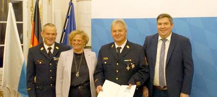 Uwe Neidlinger aus Baumgarten erhält höchste Feuerwehr-Auszeichnung in Bayern