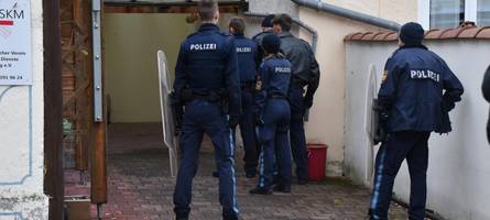 großeinsatz in neuburg: mann versteckt sich nach Überfall auf 34-jährigen vor der polizei