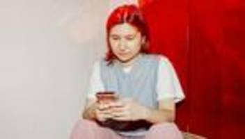 hyperreaktiv von annekathrin kohout: immer schön verzerren