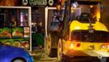 Schaufenster zerstört: Nach Einbruch mit Radlader: Verdächtiger in U-Haft