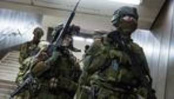 Stärkung der Bundeswehr: Wachbataillon übt Kampf in einer U-Bahn-Station