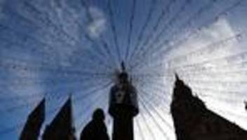 Vorweihnachtszeit: Stabile Glühweinpreise auf dem Mainzer Weihnachtsmarkt