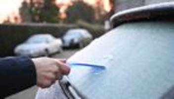 Wettervorhersage: Vor allem am Morgen gilt: Vorsicht auf der glatten Straße