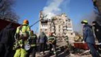 Krieg gegen die Ukraine: Russische Drohnen und Raketen töten mindestens 25 Menschen in Ternopil