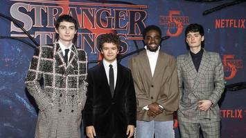 „stranger things“ feiert premiere in berlin: fans treffen auf stars