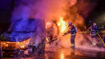 abschlepper brennt in mümmelmannsberg – samt pkw auf der ladefläche
