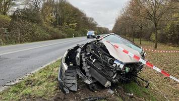 Lastwagen und Golf krachen zusammen – Frau schwer verletzt