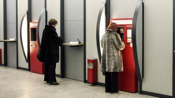 bargeld nur noch am automaten – veränderung bei der haspa sorgt für diskussion