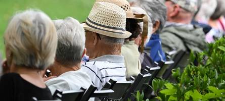 streit um die kosten, aber: die rentenprognose ist unsicher