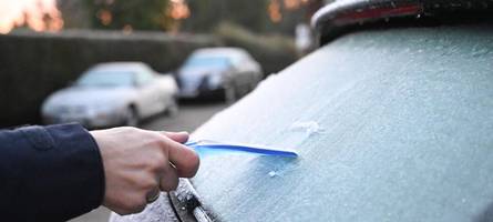 Autofahrer aufgepasst: Wetterdienst warnt vor Frost und Glätte – diese Landkreise sind betroffen