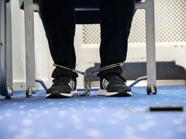 Prozess um Tod eines kleinen Pflegekindes: Warum starb Klara?