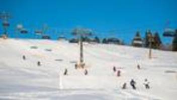 Gerichtsurteil: Gericht: Skiunfall war kein Arbeitsunfall