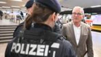 Gewaltkriminalität: Strobl: Keine Socke braucht an einer Schule ein Messer