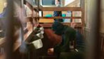 Holocaustmahnmal in Berlin: Angeklagter im Prozess um Messerangriff will zunächst schweigen