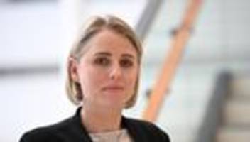 niedersächsischer landtag: zwischen verfahren und followern: wer ist vanessa behrendt?