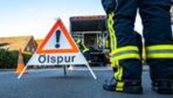 unfall: rettungswagen stößt mit tanklaster zusammen