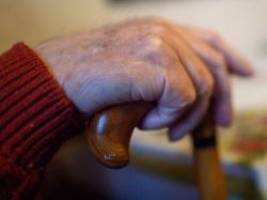 5,7 Millionen Menschen betroffen: Barmer-Report: Zahl der Pflegebedürftigen fast verdoppelt