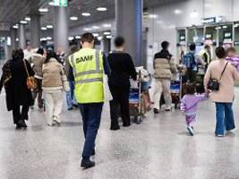 Regierung erwägt Charterflüge: 52 weitere Afghanen auf dem Weg nach Deutschland