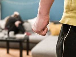 Studie: Zahl deutlich niedriger: Warum jeden Tag ein Femizid in Deutschland nicht stimmt 