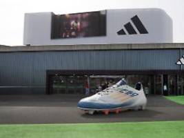 Trotz Austritt aus Tarifvertrag: Gewerkschaft droht Adidas mit Erzwingungsstreit