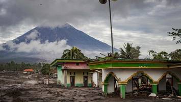 Indonesien: Vulkan ausgebrochen – gigantische Aschewolke begräbt Häuser
