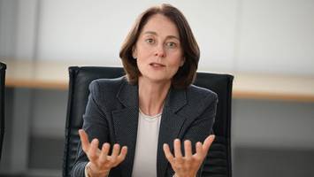 Kruzifixe, Leichensäcke, Nazibegriffe: Barleys Alltag im EU-Parlament