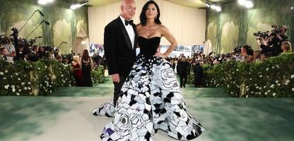 Jeff Bezos und Lauren Sanchez / MET Gala: Wer ist die Schönste im Land? Und bringt sie Trump mit?