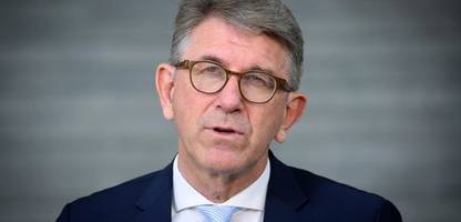 Kulturstaatsminister Wolfram Weimer gibt Firmenanteile an Treuhänder ab