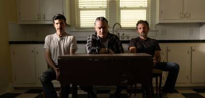 »avvt/pttn« von mike patton und the avett brothers: experiment gescheitert, album tot