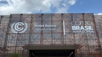 klimakonferenz: feuer sorgt für panik – videos zeigen riesige flammen