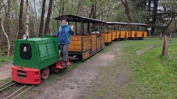 Neue Attraktion auf Weihnachtsmarkt: Torfbahn dreht ihre Runden