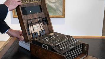 „enigma“: seltene nazi-verschlüsselungsmaschine für rekordsumme versteigert