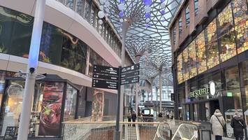 „Polarlichter“ im Westfield: So pompös ist die Deko zum ersten Fest