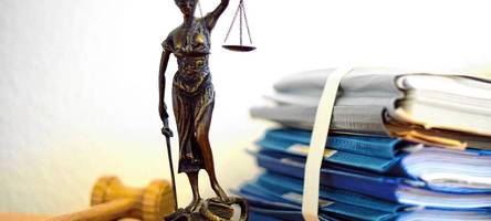 mutter in günzburg erwürgt: 43-jährige tochter im dezember vor dem landgericht