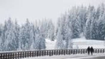 Bei Berchtesgaden: Unfall beim Driften auf schneeglatter Panoramastraße