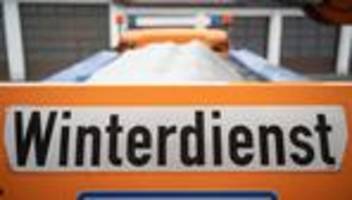 Brände: Technischer Defekt: Winterdienst-Fahrzeug brennt