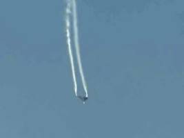 Jet verliert rasant an Höhe: Flugzeug stürzt bei Dubai Air Show ab - Pilot tot