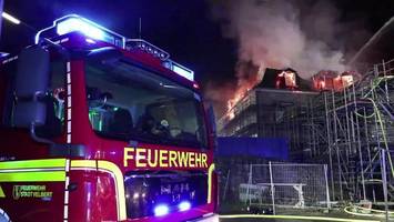 Schloss Hardenberg steht in Flammen: Über zehn Millionen Euro Schaden