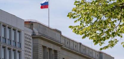 AfD lotst Besuchergruppen in russische Botschaft – auf Kosten der Steuerzahler