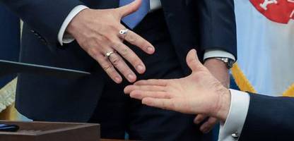 Zohran Mamdani bei Donald Trump: Bromance - und immer kommt Trumps Patschhand