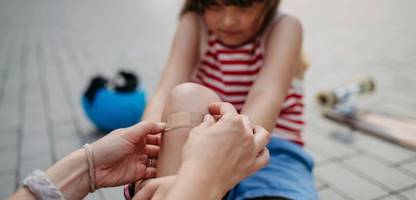 wie eine wunde gut abheilt: pflaster rauf oder luft ranlassen?