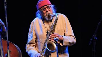 charles lloyd begeistert mit meditativen klängen in der elbphilharmonie