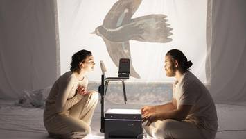 märchenhafte flucht: kinder kämpfen in hamburgs theater gegen das böse