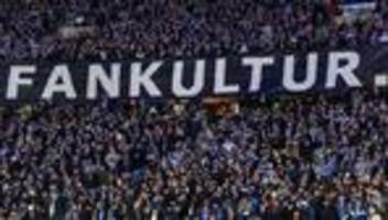 Fußball-Bundesliga: Proteste, Plakate, Pyro: Feurige Debatte um die Fan-Kultur