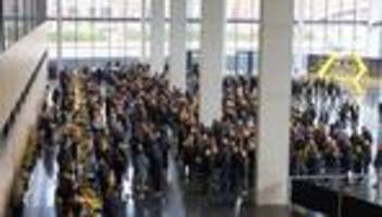 Fußball-Bundesliga: Technische Probleme: BVB-Versammlung startet verspätet