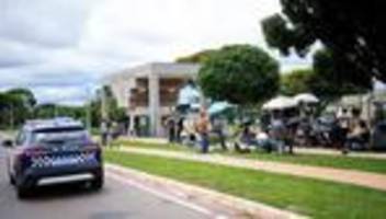 brasilien: bolsonaro verweist nach fußfessel-beschädigung auf halluzinationen