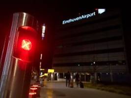 auch luftwaffenbasis betroffen: drohnensichtungen legen flughafen eindhoven lahm