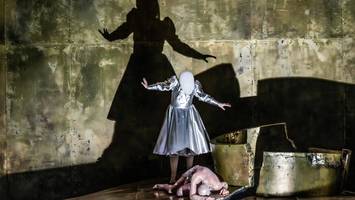 Salome-Premiere: Ein blutiger Traum zwischen Liebe und Wahnsinn